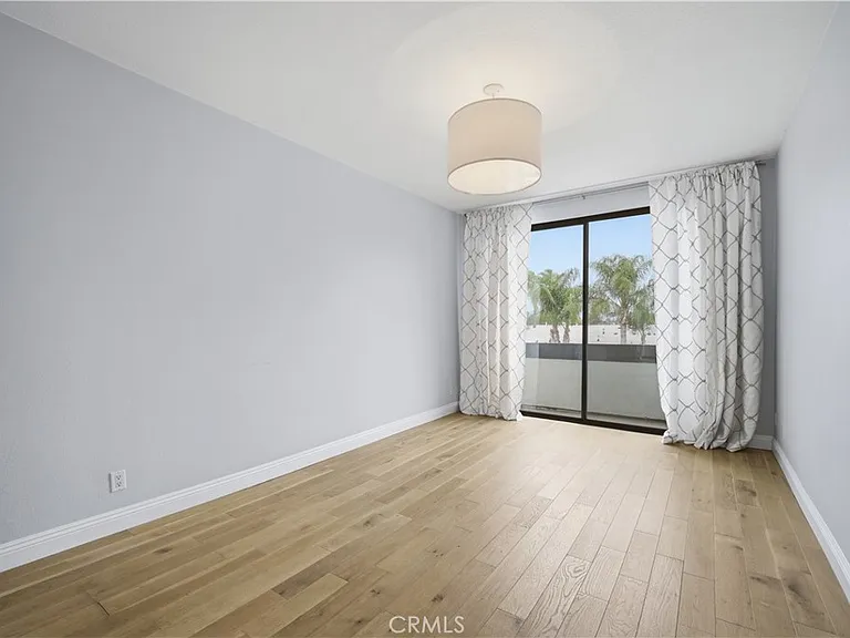 14115 Moorpark St — Photo 13