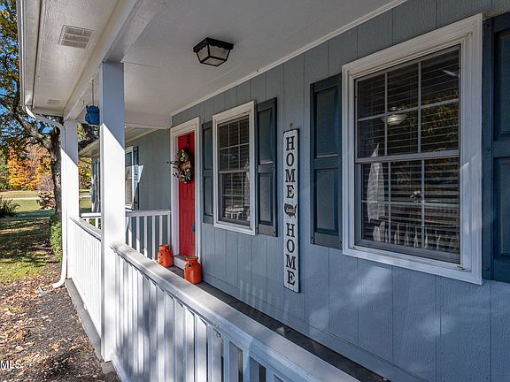 5th image of 410 Greencrest Dr