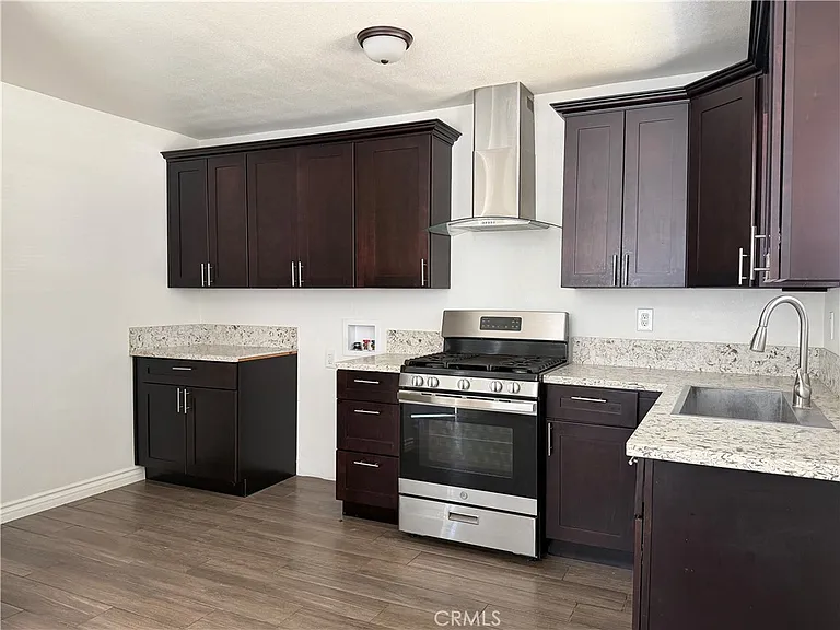 313 W 44th St — Photo 6
