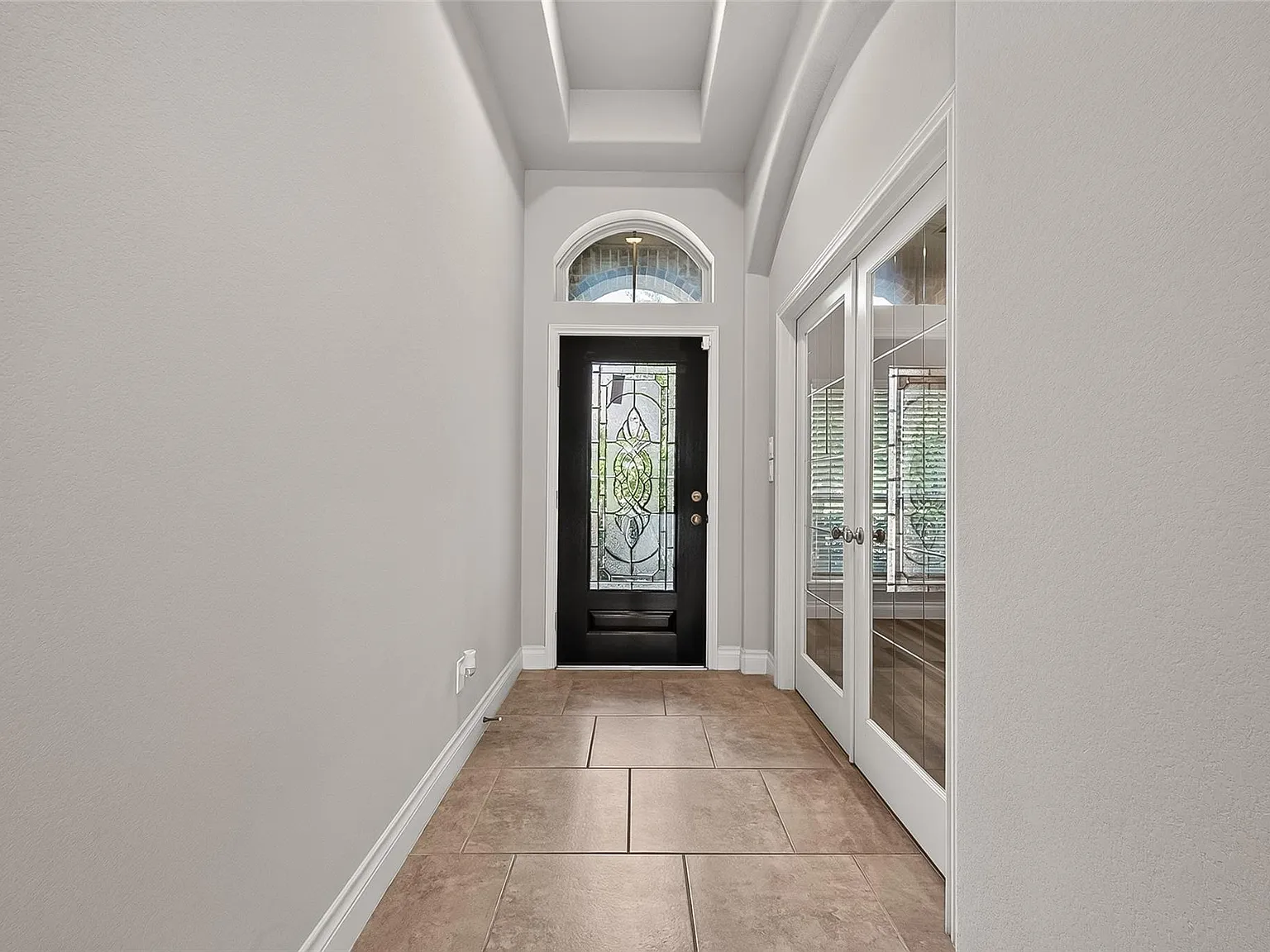 3 bed, 2.0 bath, 1950 sqft, $2,550 — Photo 3