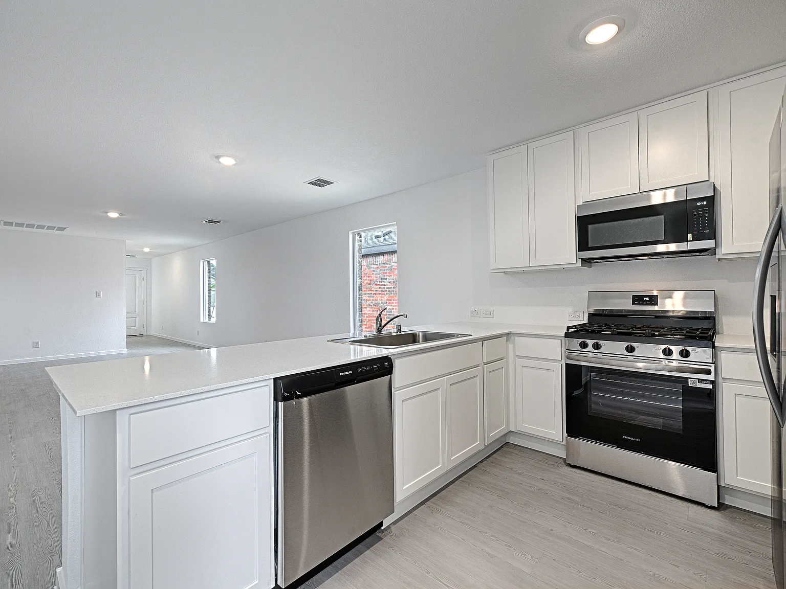 3 bed, 1461 sqft, $2,300 — Photo 3
