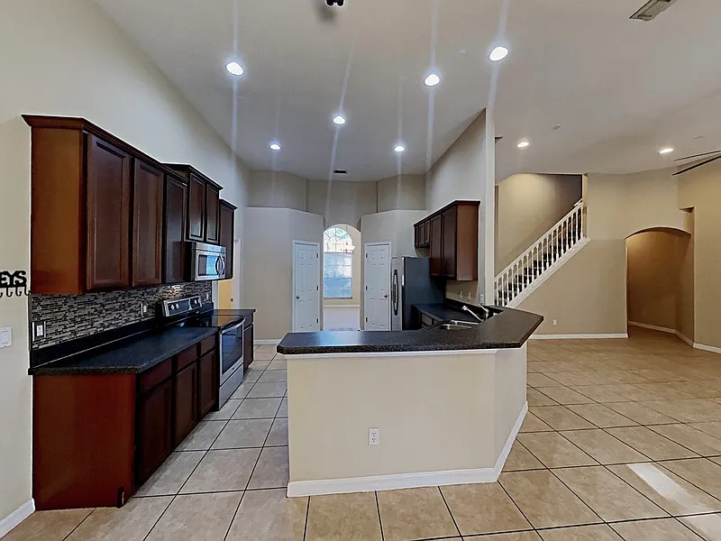 5 bed, 4.0 bath, 3390 sqft, $3,150 — Photo 4