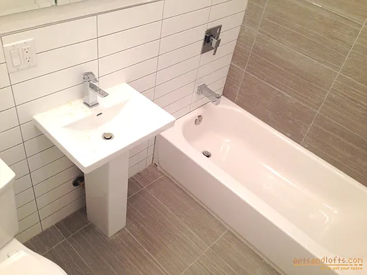 Rented by aptsandlofts.com | media 18