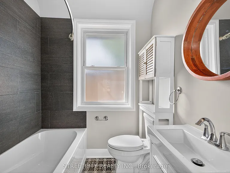 1055 Commissioners Rd E — Photo 21