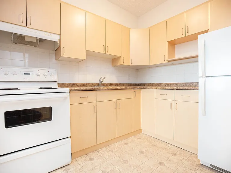 1155 Grant Ave — Photo 12