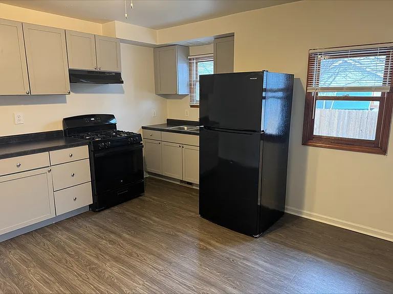 607 Armstrong St #1/2 — Photo 14