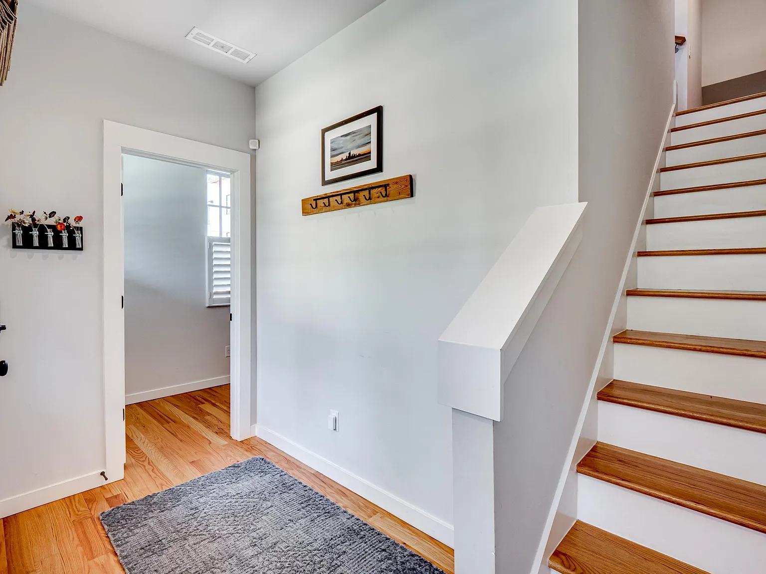 3 bed, 2026 sqft, $3,450 — Photo 3