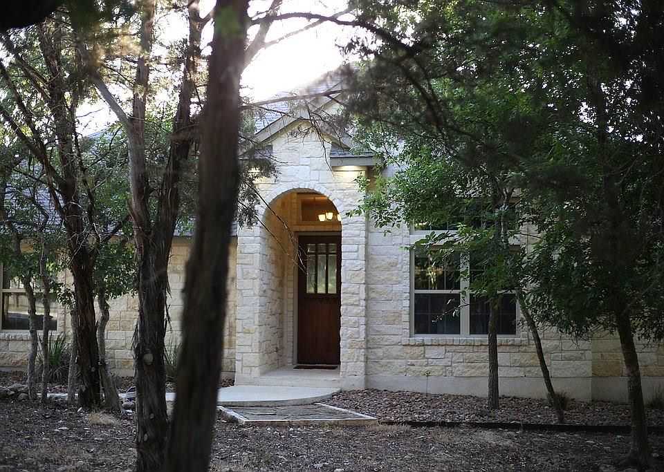 1st image of 110 Golf Crest Dr