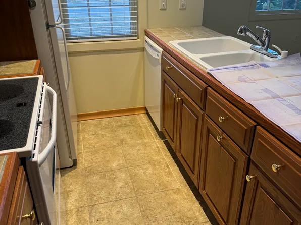 1001 S 3rd St, Clear Lake, IA 50428