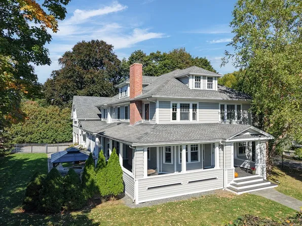 15 Foxcroft Rd, Winchester, MA 01890