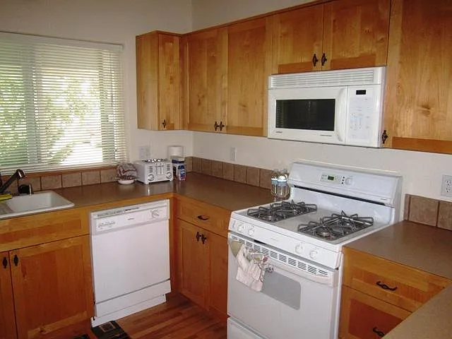 Building Photo - 438 NW 19th St #41