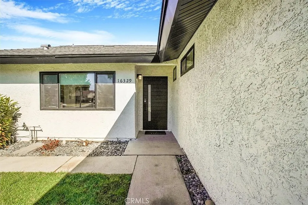 4 bed, 2020 sqft, $4,700 — Photo 2