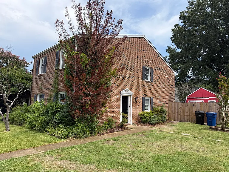 416 Chinaberry Ct — Photo 1