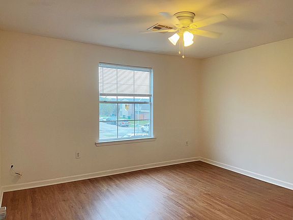 5th image of 807 Vouray Dr APT A