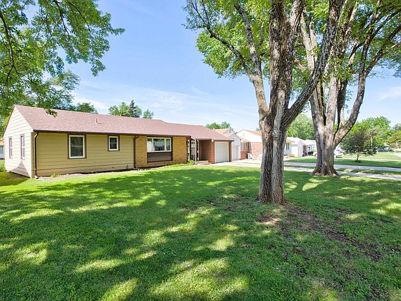2nd image of 1553 Terrace Dr