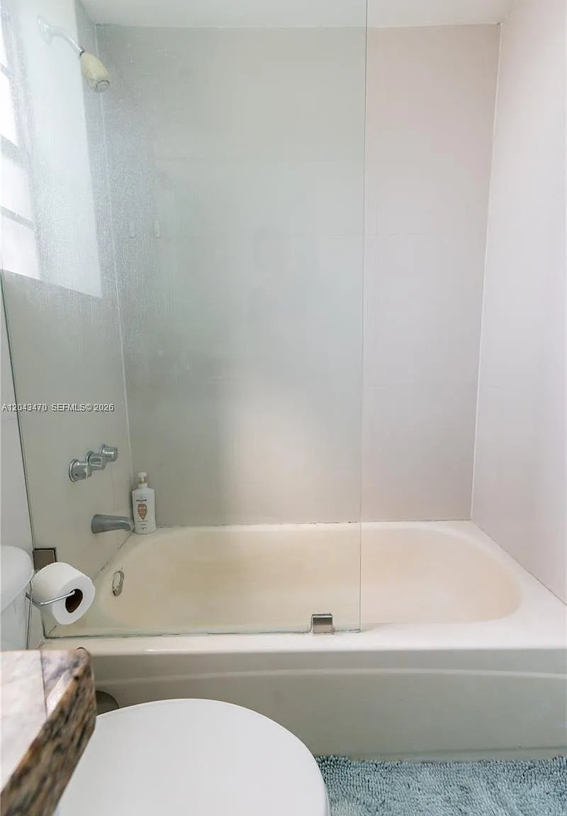 The Drake Condo — Photo 4