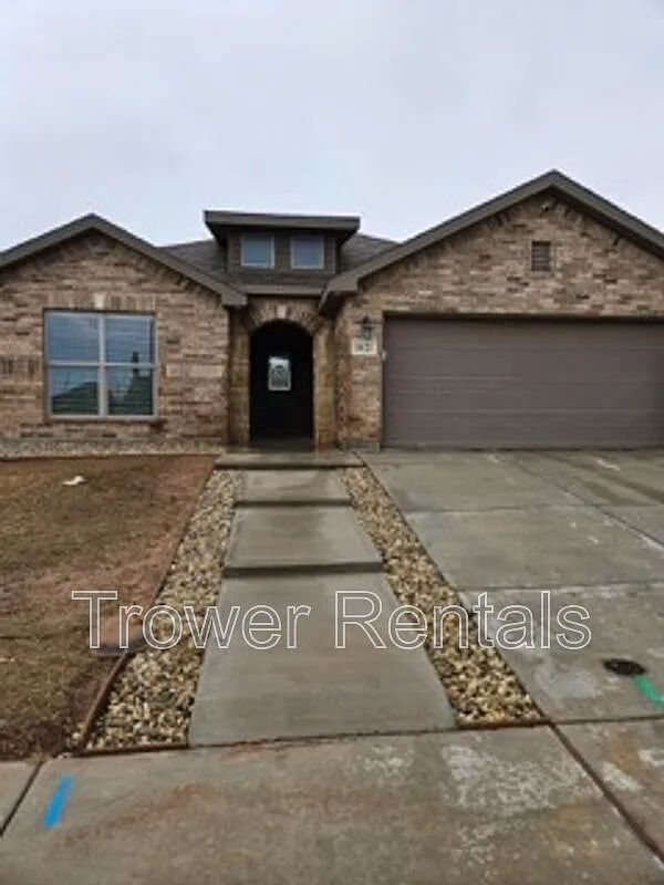 4 bed, 2.0 bath, 2060 sqft, $2,850 — Photo 2