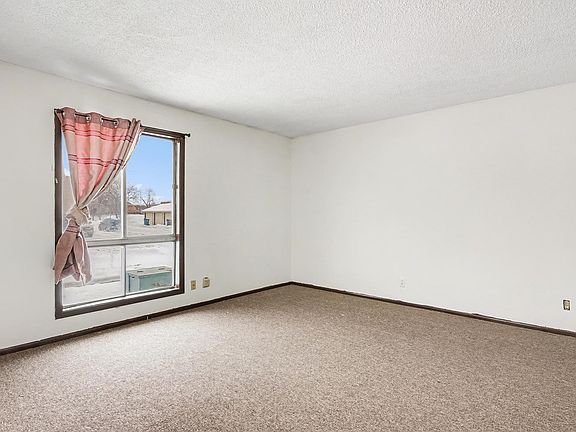 5th image of 7922 Yates Ave N