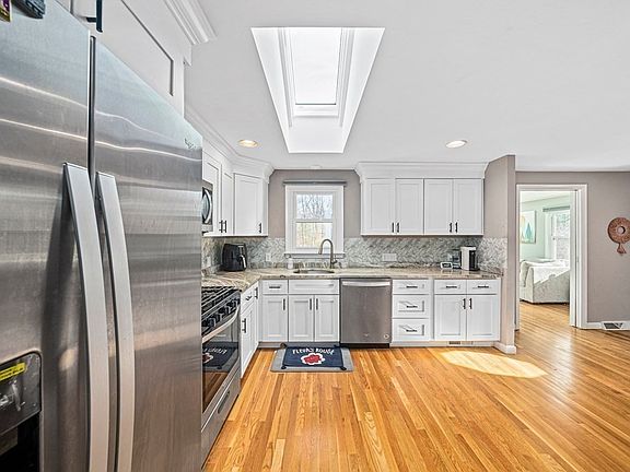 5th image of 178 Morse St #178
