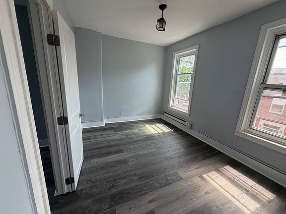 3rd image of 529 Chestnut St APT 3