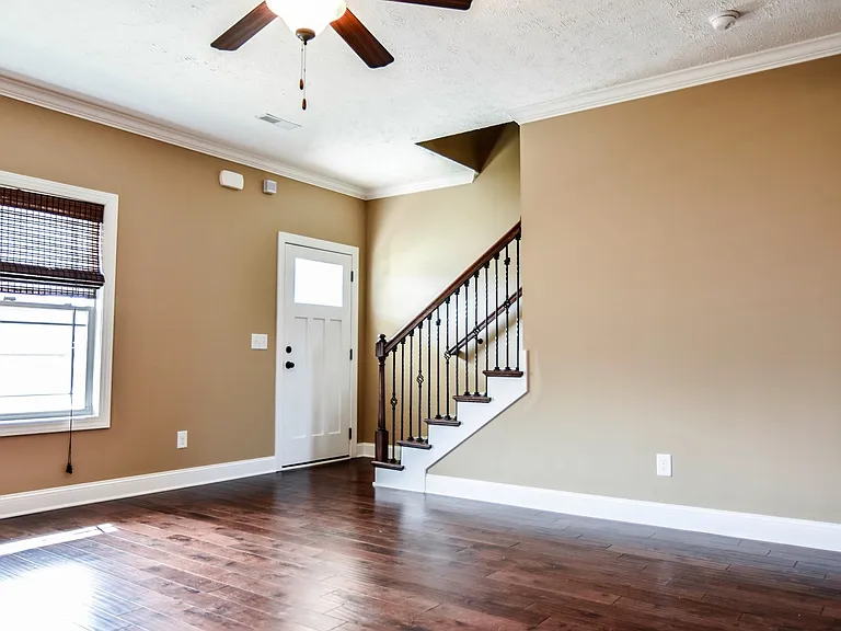 779 Sturdivant Dr — Photo 4