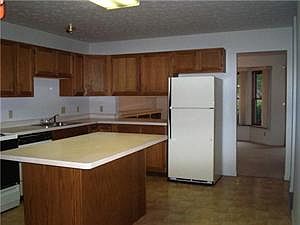 2nd image of 33 Midlakes Dr