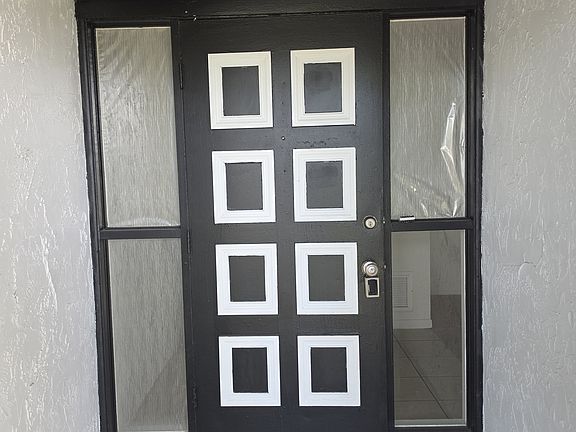 4th image of 618 Banderas Ave