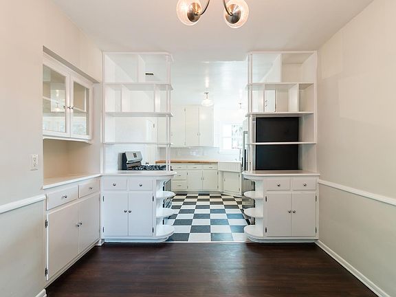 4th image of 2117 Alcyona Dr
