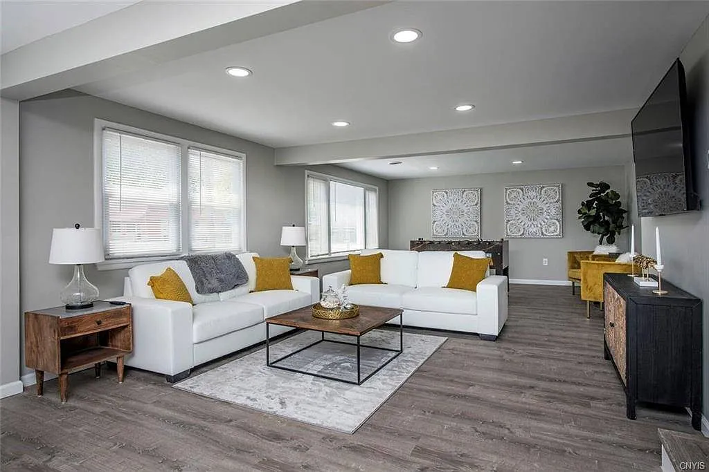 3 bed, 2500 sqft, $2,500 — Photo 4