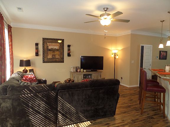 5th image of 129 Rowse Dr.