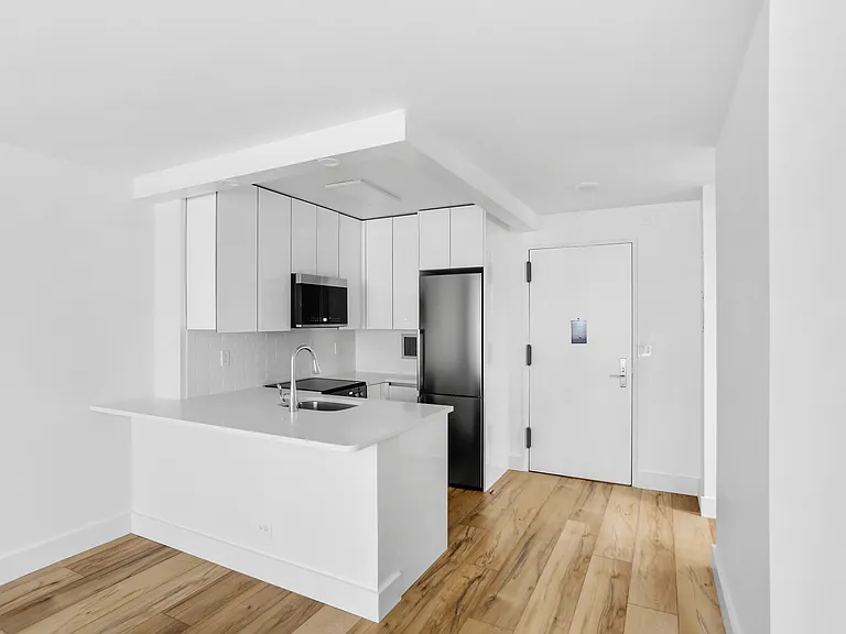 315 W 57th St #10A — Photo 4
