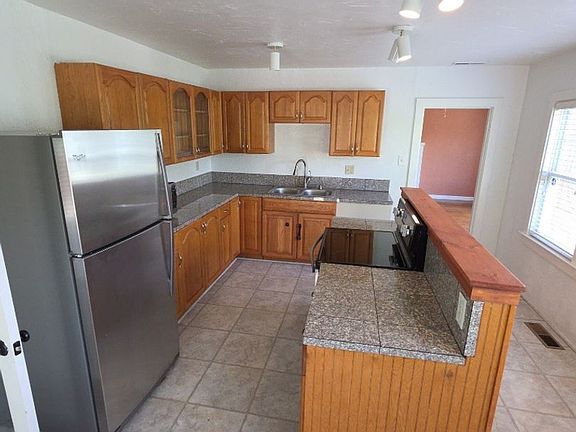 5th image of 595 9th St