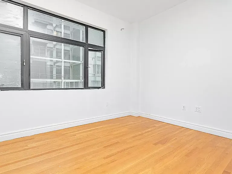 2620 Jackson Ave #3B — Photo 6