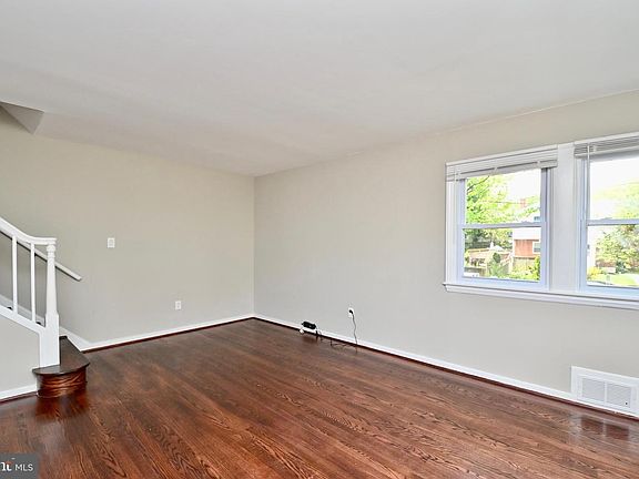 5th image of 7039 Canterbury Ln