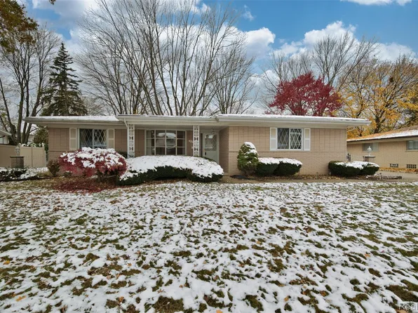 32845 Northampton Dr, Warren, MI 48093