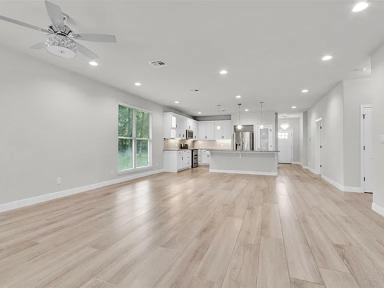 11087 Sutton Pl — Photo 14