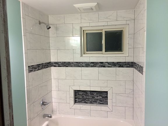 3rd image of 411 Lake View Dr