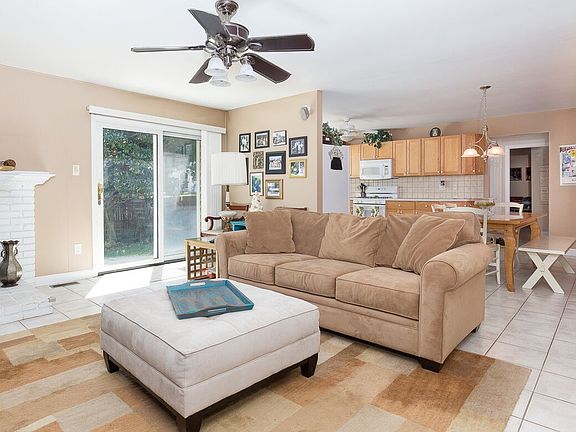 5th image of 15432 Pickett Ct