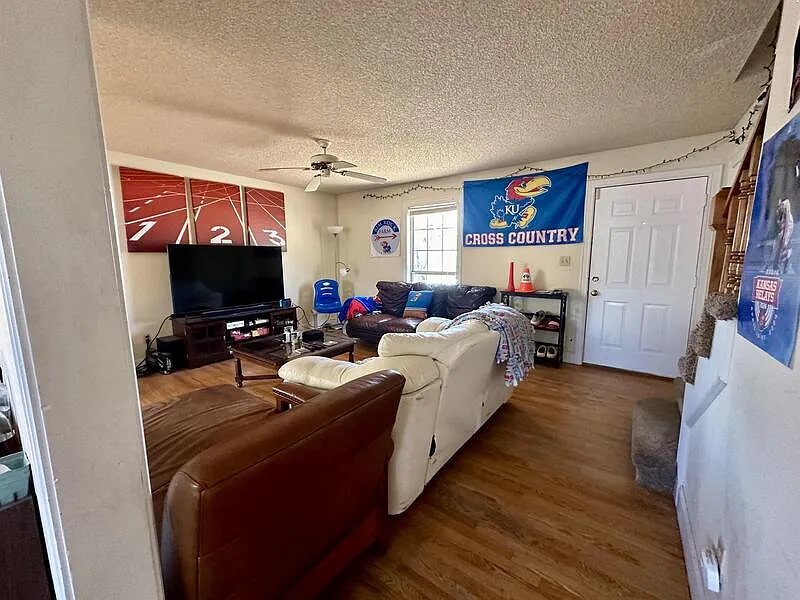 4 bed, 2.0 bath, 1600 sqft, $4,750 — Photo 3