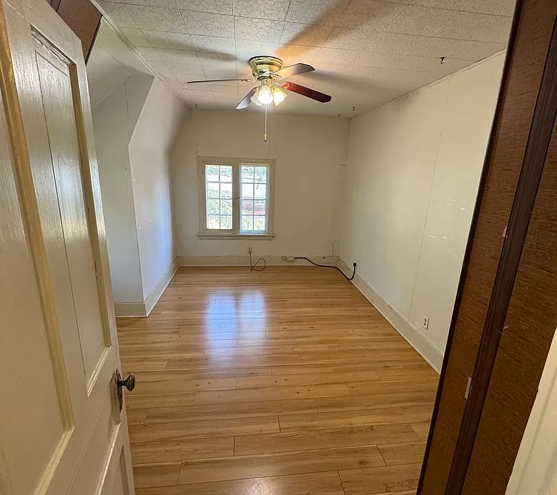 604 NW 4th St