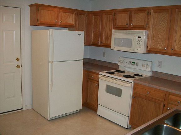 5th image of 647 Serene Ct
