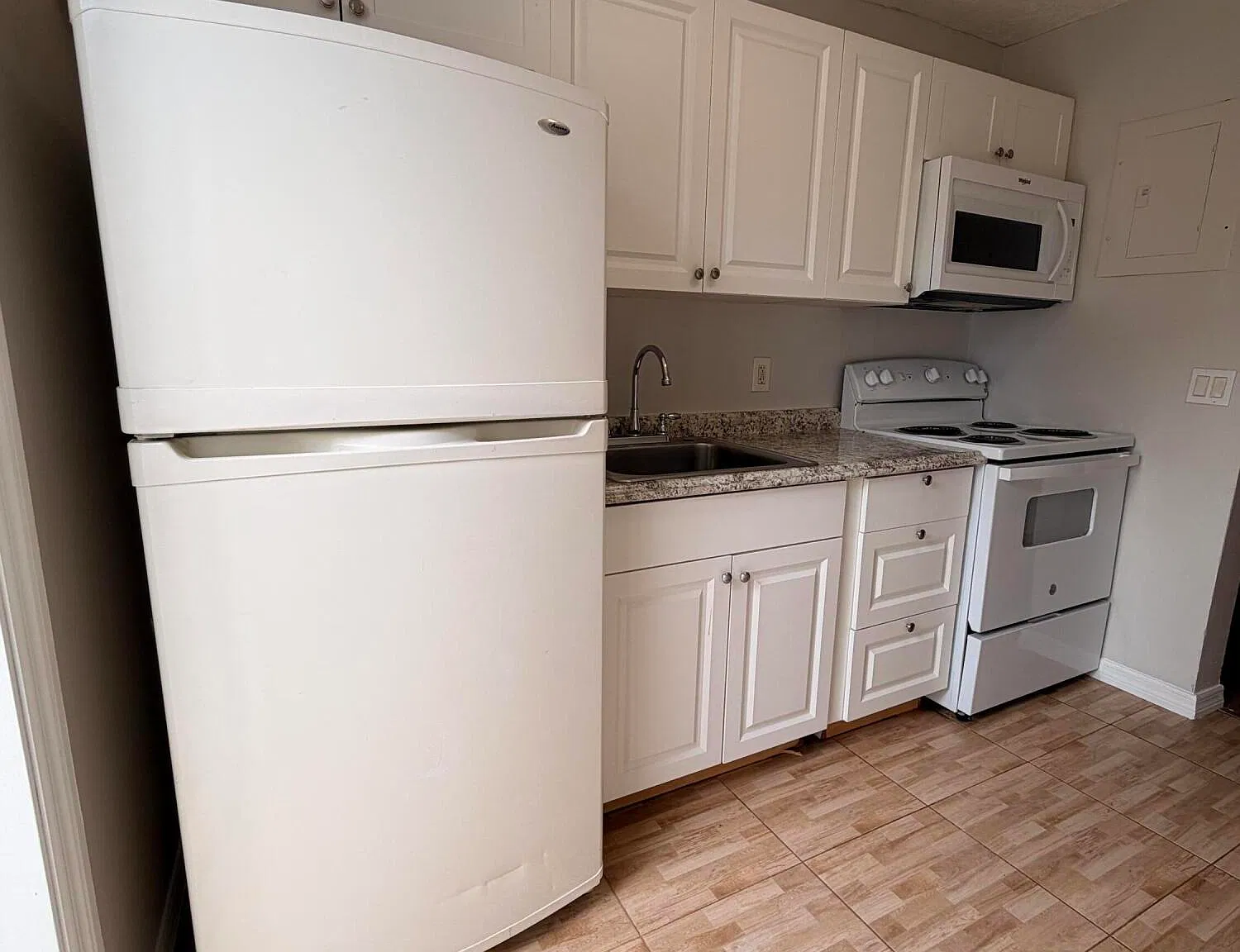 2 bed, 1.0 bath, 1079 sqft, $1,450 — Photo 2