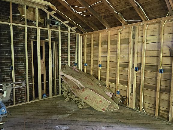 5th image of 110 Cherry St