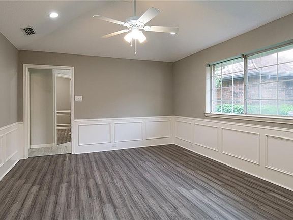 4th image of 465 Sandy Knoll Dr