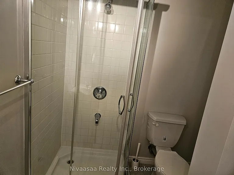 926 Ledbury Cres — Photo 25