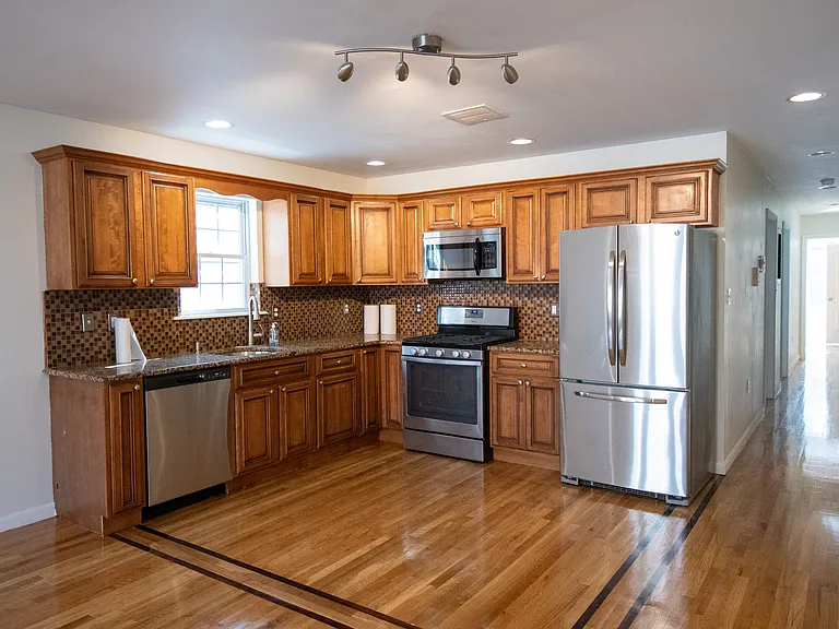 144 Webster Ave #1 — Photo 9