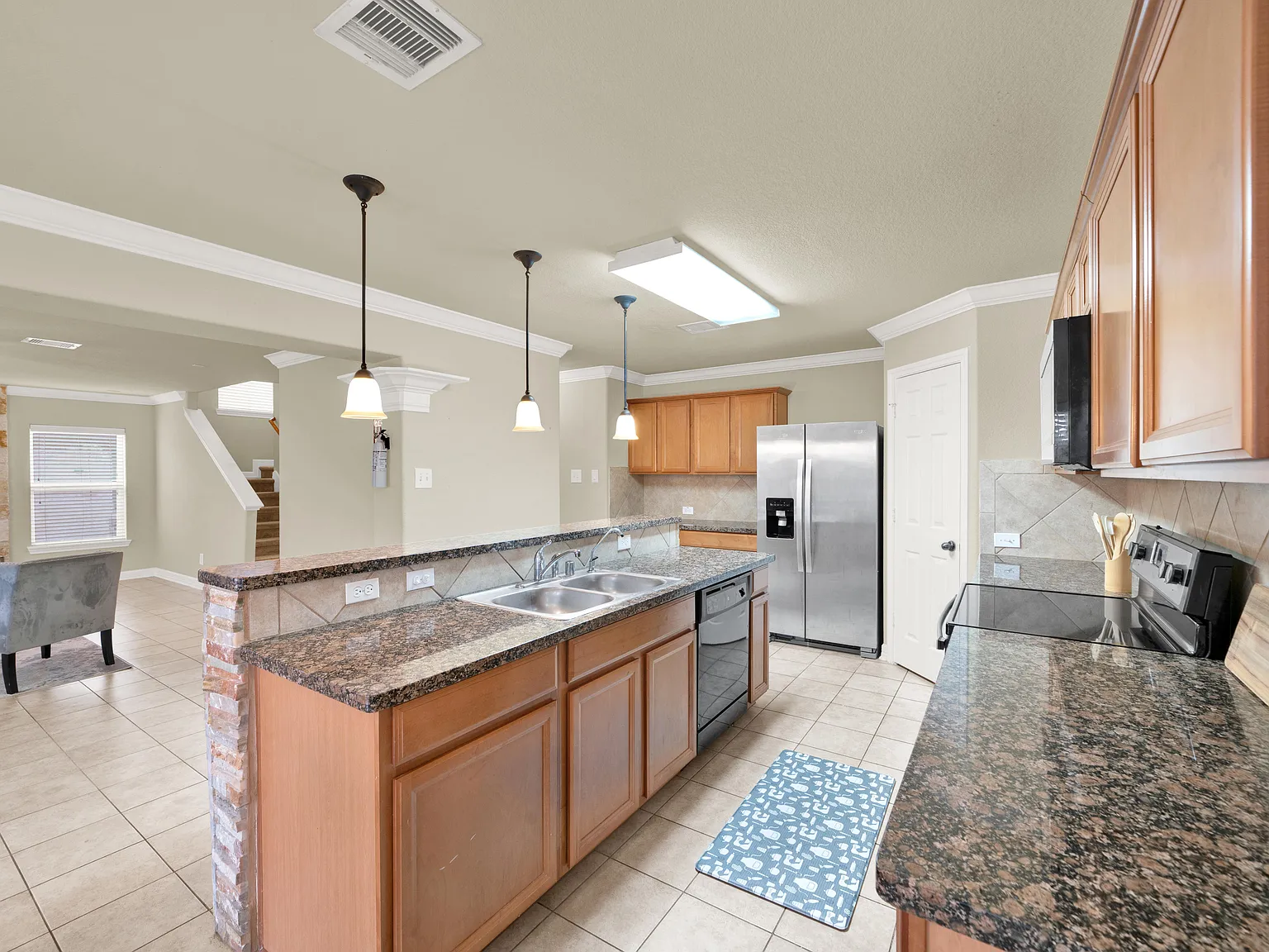4 bed, 2.5 bath, 2353 sqft, $962 — Photo 4