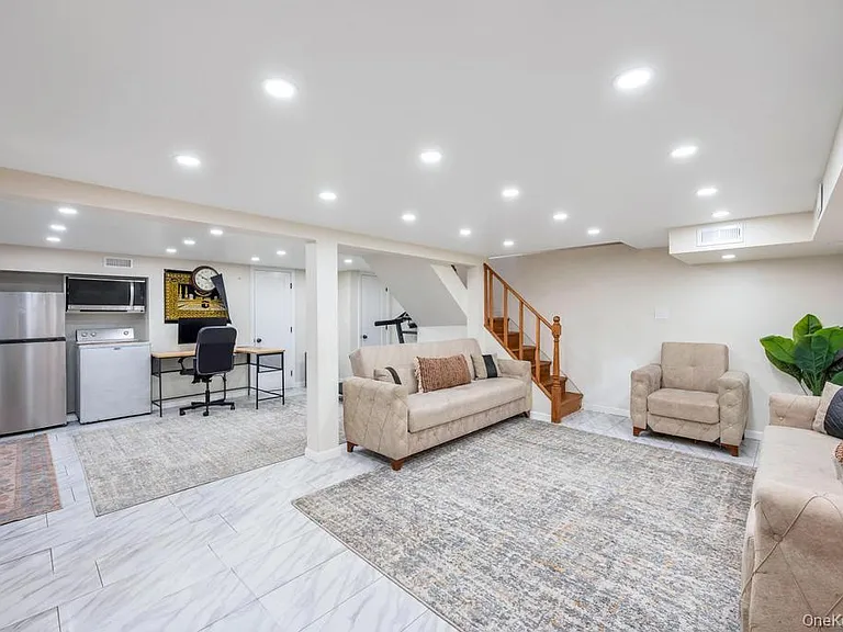 6 Ash Ln — Photo 21