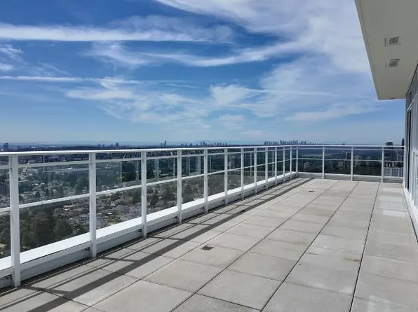 505 Nelson St #2402, Coquitlam, BC V3J 7R4