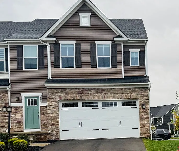 250 Cranesbill Dr — Photo 1